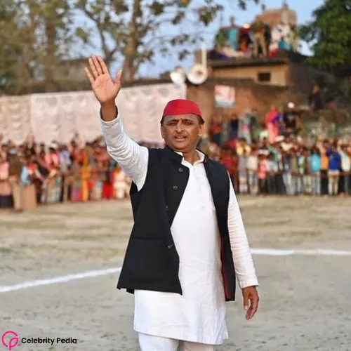 Akhilesh Yadav Height, Weight, Age, Wife, Affairs & More